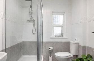 2A - Bright & Airy 2 Bed Flat - 20 Mins to Central - Foto 8