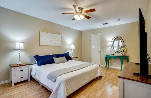 Family Getaway with Fenced Yard in Haltom City! - Foto 16