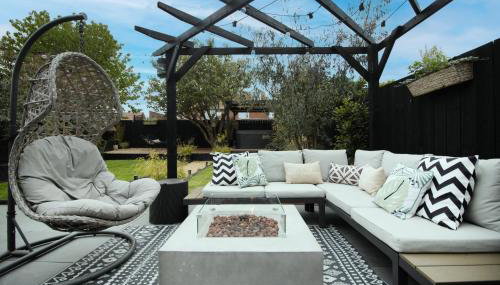 The Longsands Home- Coastal Retreat with Hot Tub - Foto 1