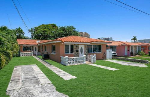 Escape GameRoom, BAR, BBQ, Spacious,KING Bed, All Luxury mattresses, Near Beach, 6 blocks away from Bars, Nite Clubs, Res, Shops - Photo 57