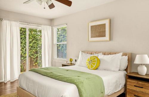 Serene SoCo Escape, Walk to Cafes and Free Parking - Photo 9