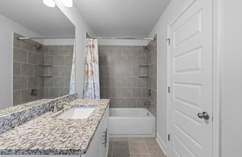 Luxury 2 bedrooms, 2.5 baths - Foto 2