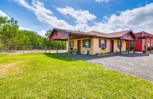 Classy San Benito Vacation Rental with Chiminea! - Foto 26