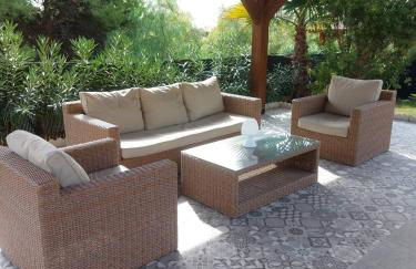 Luxury Villa with Pool & Garden - Foto 6