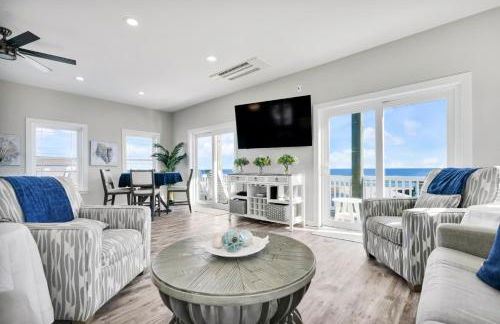 Walkable Topsail Retreat with Hot Tub and Views - Foto 6