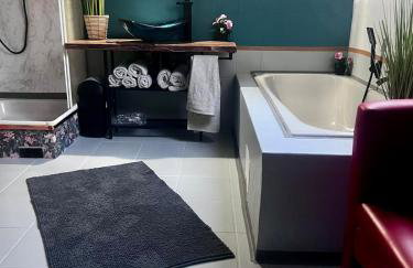 Modern attic apartment with pool view AC and gym - Foto 37