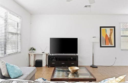 Grand Exclusive 4BR Pool Home near Disney Parks - Foto 13