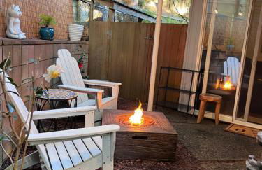 Arcata Forest Retreat Peaceful Redwood Suite 5 min to Downtown Arcata w Private Patio Fountain & Fire Pit - Foto 18