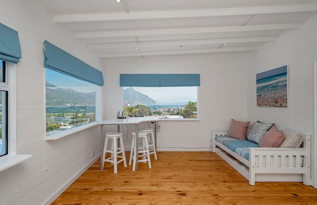 Unwind in Coastal Charm at Villa Santorini - Photo 14