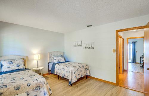 Lake Smith Getaway with Dock Families Welcome! - Foto 16