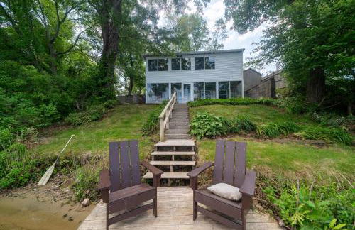 Family Lakefront Adventure House 3BR wFirepit & Scenic - Foto 9