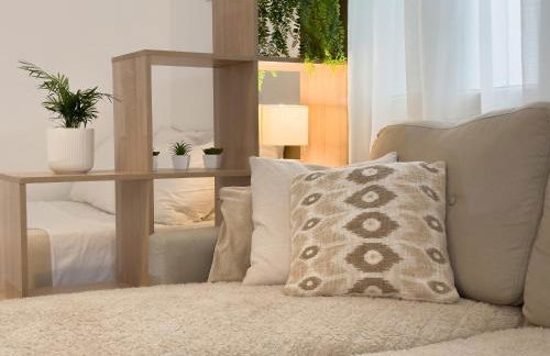 Central Studio - Bright & Modern - Private Terrace - AirCon - Near Train & Beach - Foto 23