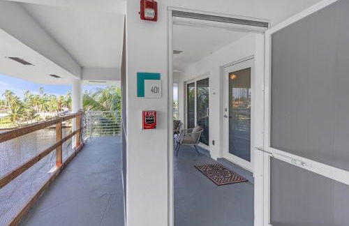 Waterfront 2BR Escape - Pool, Gym & Balcony with Intracoastal Views - Foto 8