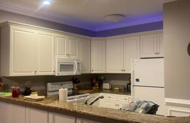 First Class Treatment Luxurious end unit Patio Pool Restaurant Bar on premises Steps away from Everything else! Spacious Condo Stocked with all You Need! - Foto 8