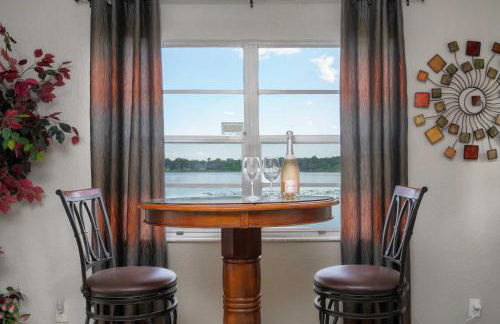 Hook, Line and Leisure Lakefront Gem with Porch! - Foto 19