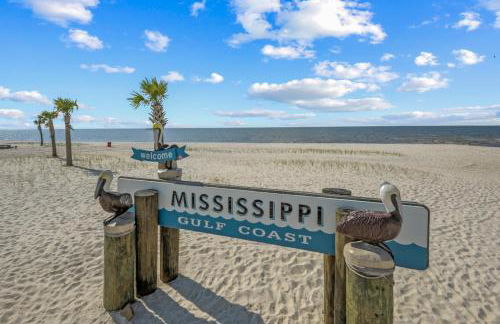 NEW King with Loft Beach Near Gulf - Foto 27