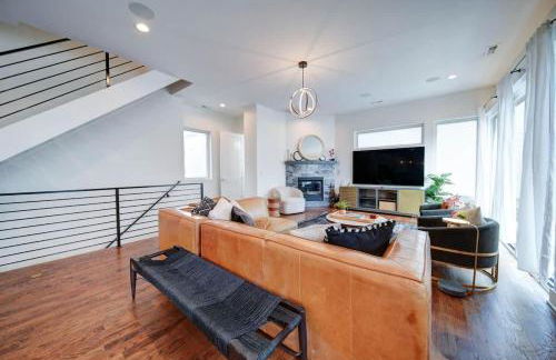 Modern Rooftop Townhome w Hot Tub & Skyline Views - Photo 7