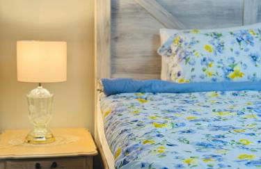 Bright Home for Family and Groups with Patio - Foto 7