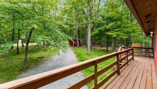 Cabin w hot tub & kayaks by river - Foto 5, Garden view