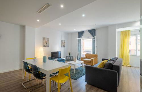 Modern, Stylish Apartment with balcony - Photo 3