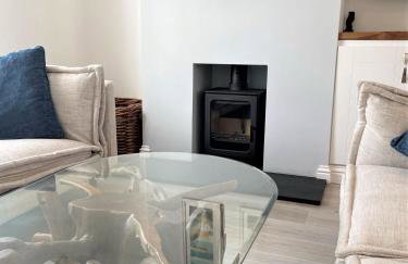 The Little Seahorse - Newly Renovated Cottage 5mins Walk The Beach with Hot Tub - Photo 23