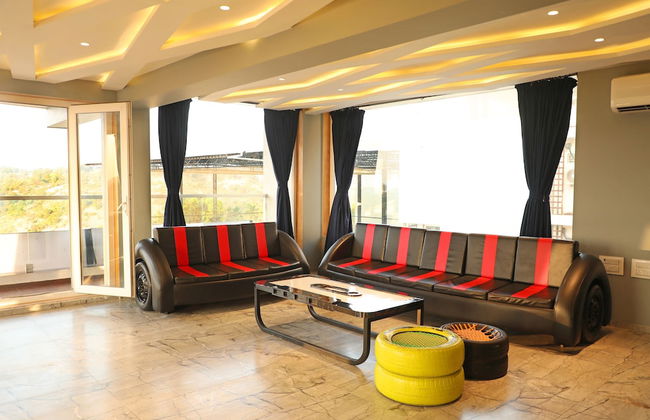 Sports Bar Villa by Shiloh Stays - Photo 17