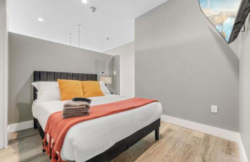 Modern 1 Bedroom Apartment with 2 TVs Fast WiFi and Free Parking - Foto 19