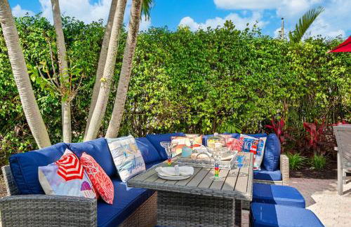 Chic 4BR Htd Pool, 5 min to beach, PAC-MAN, Games - Foto 23