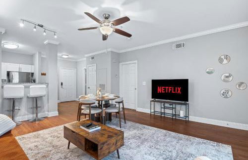 Luxury King Bed Suite - Pool - Gym - Parking - Foto 4