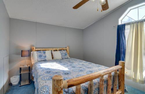 Houghton Lake Area Home with Fire Pit and Yard! - Foto 11