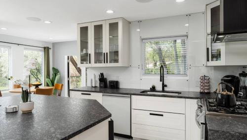 Serene Oasis Near Rock River - Foto 4, dishwasher, toaster