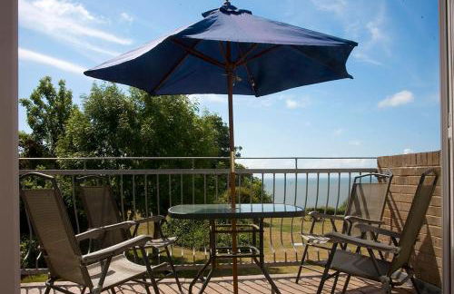 Sea-view Apts Ferry Savings - Photo 8