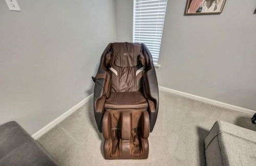 Modern 5BR, Kid-Friendly Home In Poconos with Pool Table - Foto 9