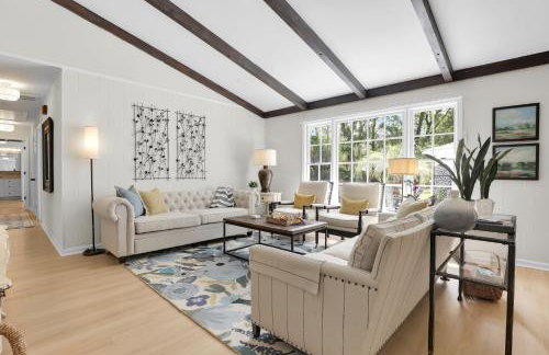 NEW! The White House, with 2 King Ensuites close to Parris Island and Downtown - Foto 23