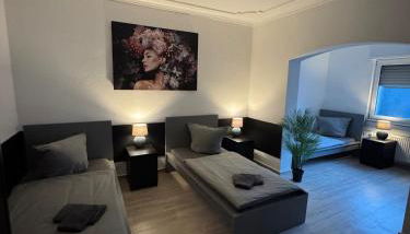 Frankfurter 21 Haus - 2 WE, 2 Küchen, 2 Bäder, 6 SZ, 19 Betten - Foto 5