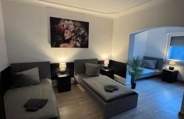 Frankfurter 21 Haus - 2 WE, 2 Küchen, 2 Bäder, 6 SZ, 19 Betten - Foto 5