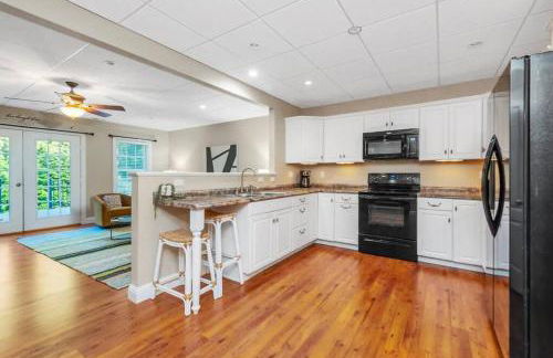 Lush Palace Has Power and Water, MTR Options - Foto 32