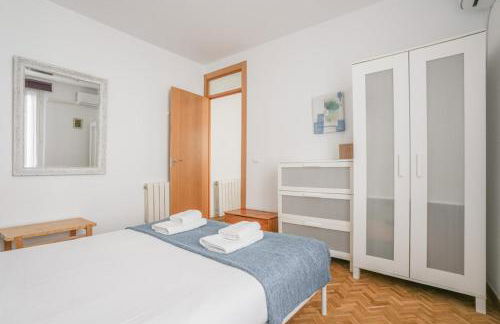 Bright cozy 2BD - OPERA area - Photo 18