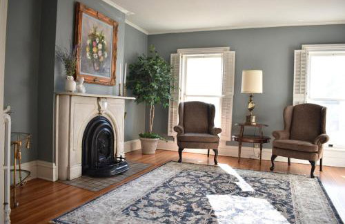 Historic Manor Overlooking Park - Foto 15