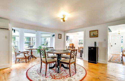 Charming Victorian Farmhouse on Historic Main St - Foto 8