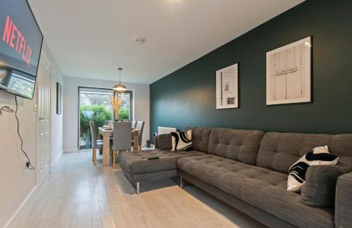 Exquisite 7 Bedroom 5 Bathroom House - Over 1900 sqft - Close to City Centre with Free Parking, Fast W-Fi and SmartTVs by Yoko Property - Foto 37