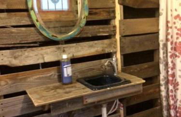 Enchanting Yurt Rental for a Romantic Getaway in North Carolina - Photo 18