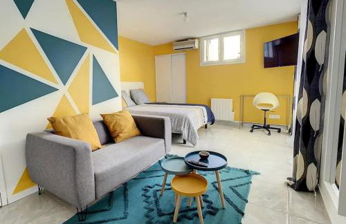 SUPERBE STUDIO HYPER CENTRE TOUT ÉQUIPÉ WIFI NETFLIX 2PERS - Foto 2