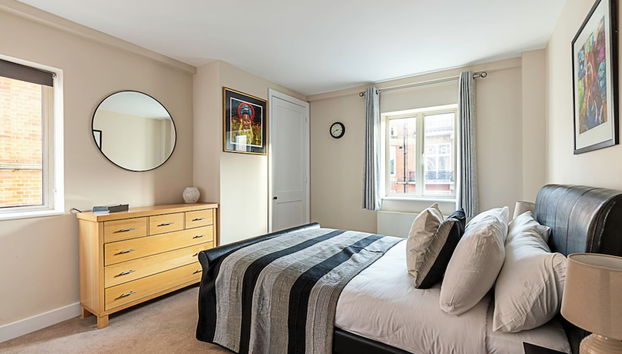 Beautiful Two Bedroom Abode Near Baker Street - Foto 4, Habitación