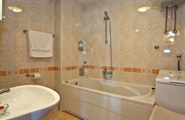 Villa in Sumartin Near Beach & Private Pool - Photo 10