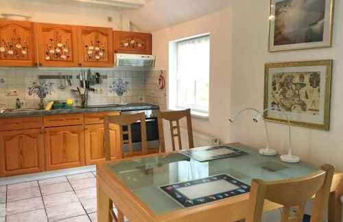 Kleine reetgedeckte Doppelhaushälfte in idyllischer Lage - Foto 2