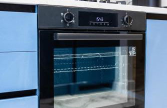 Luxurious 2 bedroom flat with parking and garden, 5 mins walk to train station and bus stop opposite property - Foto 14