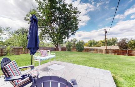 Charming four bedroom home with large yard and plenty of room for family - Foto 37