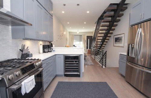 Sleek & Posh 4Bed-3 5Bath - RoofDeck - Sleeps 12 - Foto 2