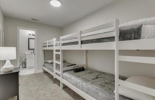 Gorgeous Sunny Home for Big Groups w Private Pool - Foto 37